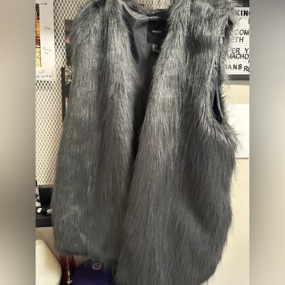 Mid length gray faux fur vest for womens , size large. Used once - Picture 1 of 3